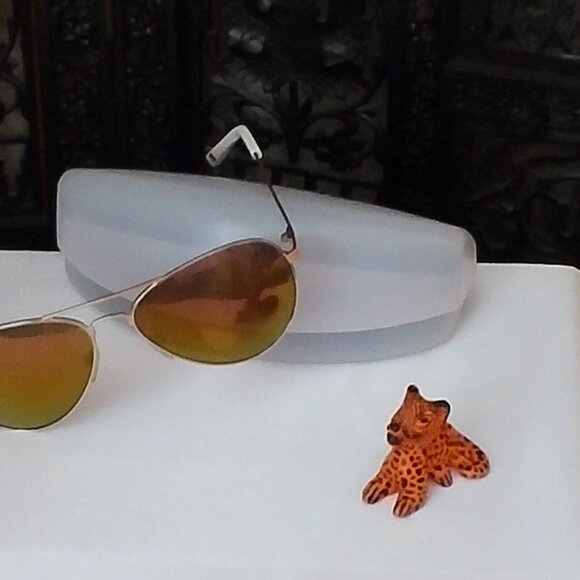 Womens Tommy Hilfiger Sunglasses - Picture 6 of 6